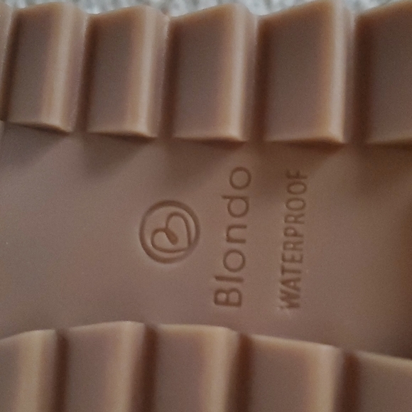 Blondo Waterproof Slip-ons - Picture 7 of 8